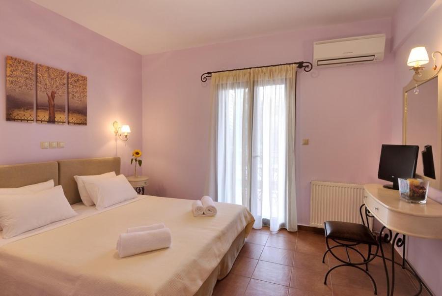 Byzantinon Hotel Leonidio Bagian luar foto