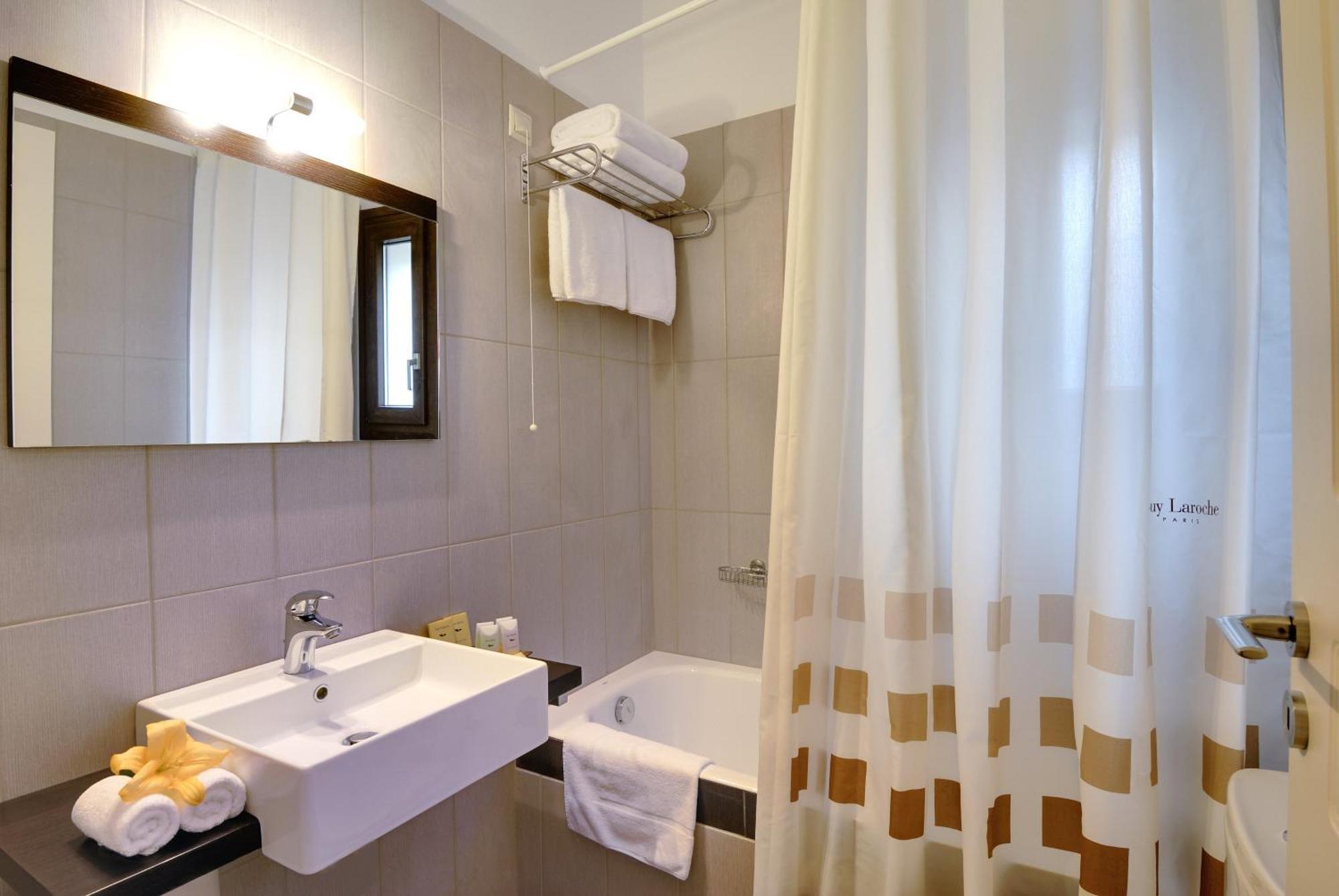 Byzantinon Hotel Leonidio Bagian luar foto