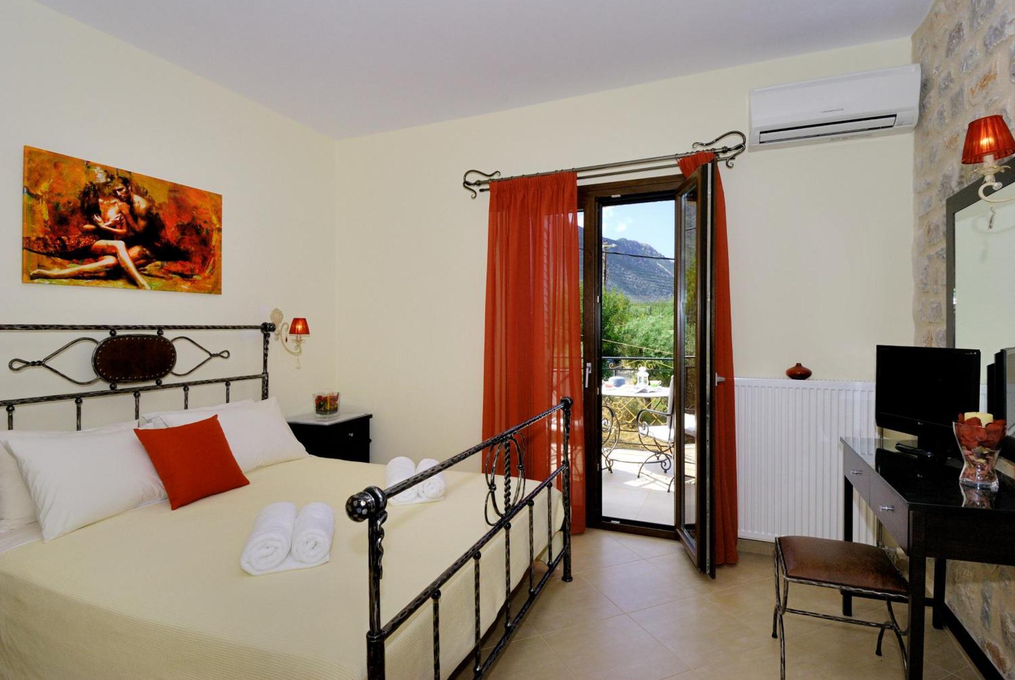 Byzantinon Hotel Leonidio Bagian luar foto
