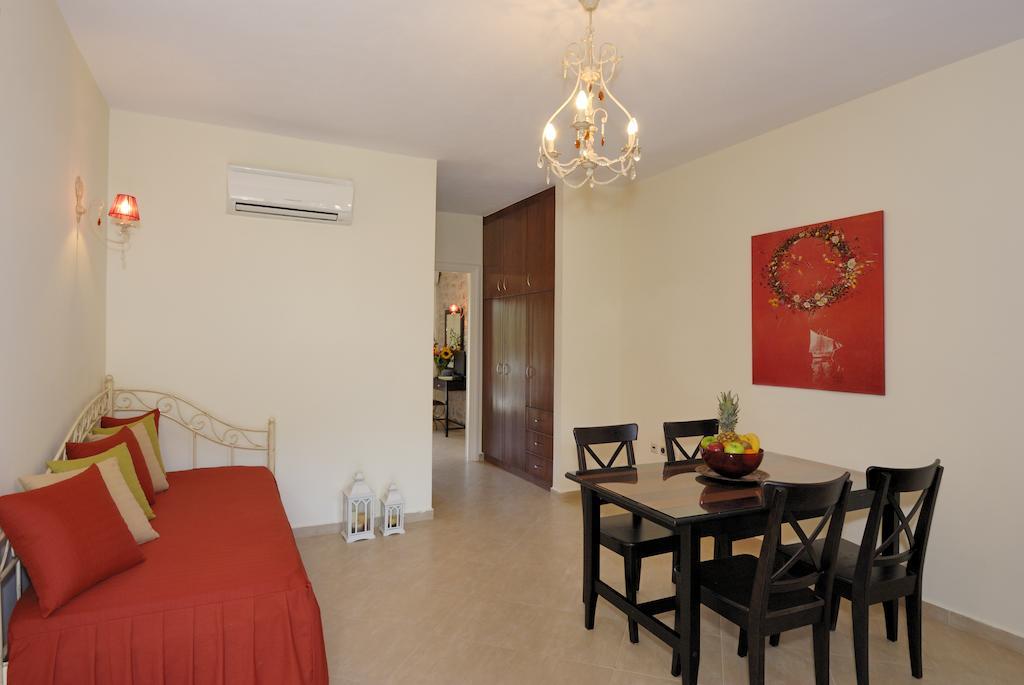 Byzantinon Hotel Leonidio Bagian luar foto